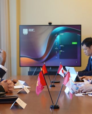 Bộ trưởng Công Thương Lê Mạnh Hùng hội đàm với Bộ trưởng Năng lượng và Tài nguyên thiên nhiên Canada Tim Hodgson
