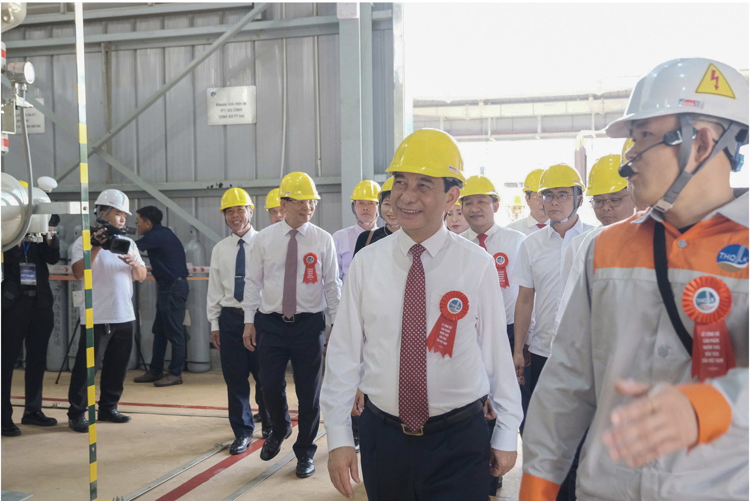 Deputy Prime Minister Phan Van Giang tours the project. Photo: X.N