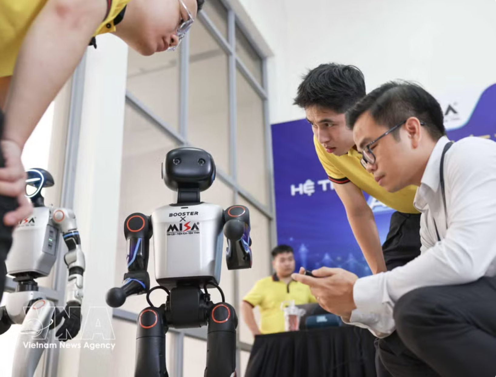 AI Day 2026 product showcase area. (Photo: VNA)