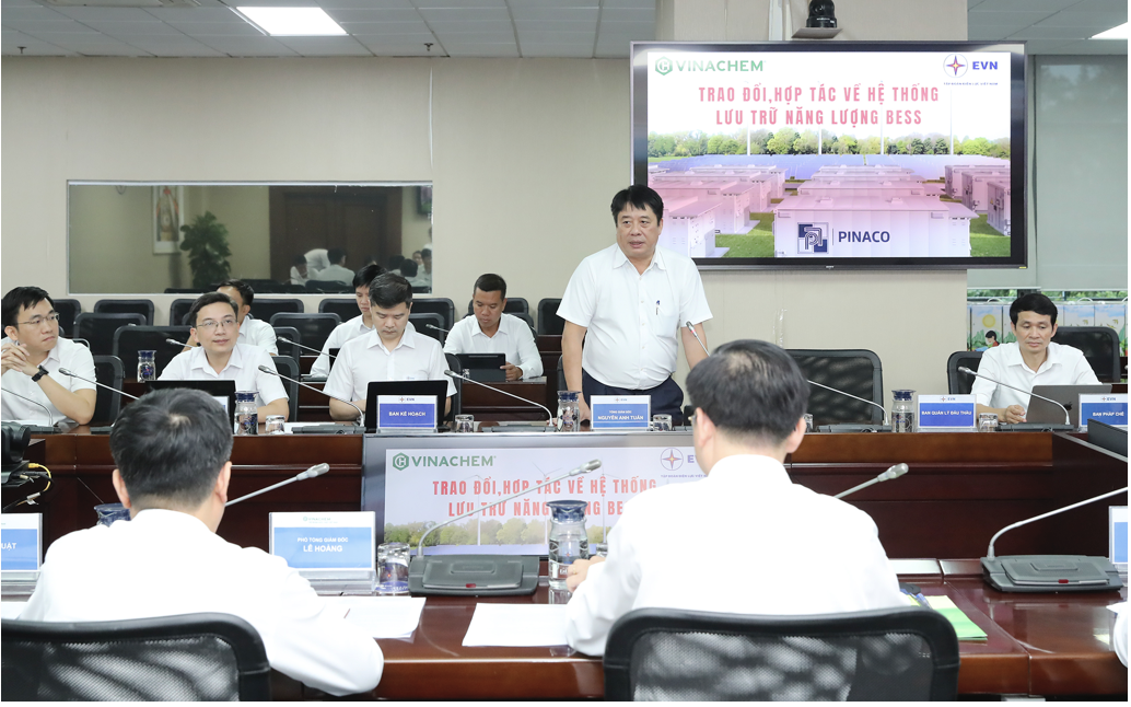 EVN President & CEO Nguyen Anh Tuan addresses meeting. Photo: Ng. Tuan