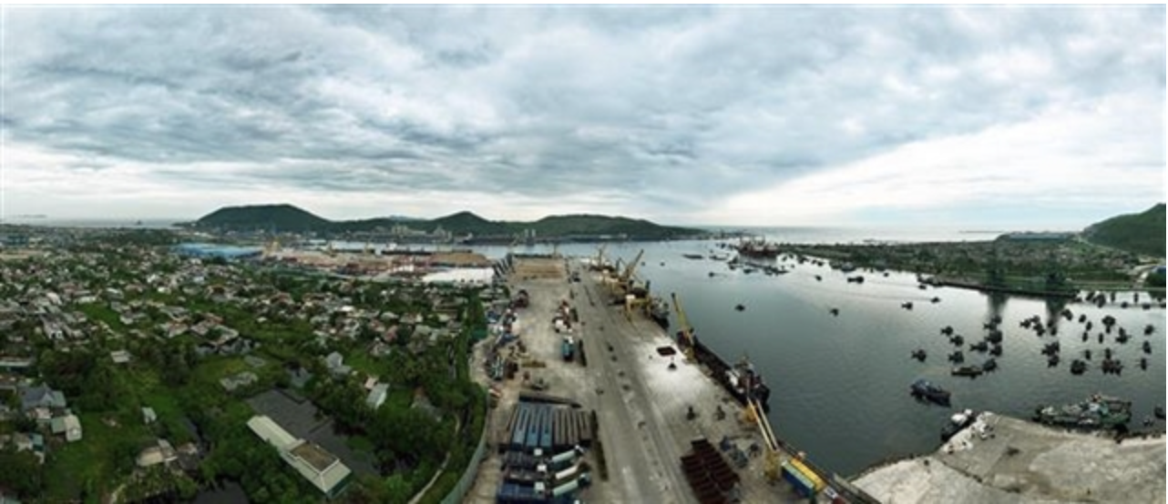 Nghi Sơn International Port in Nghi Sơn Ward, Thanh Hóa Province, has a 1,500 metre berth system capable of accommodating 100,000-DWT vessels for import and export cargo handling. — VNA/VNS Photo Vũ Sinh